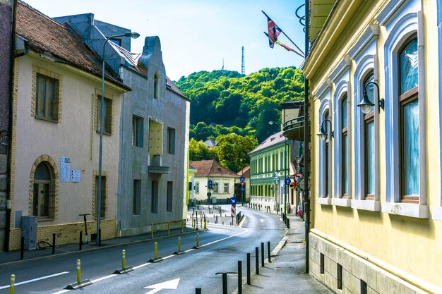 Ulica obok Placu Rady w starej części miasta Braszów, Transylwania