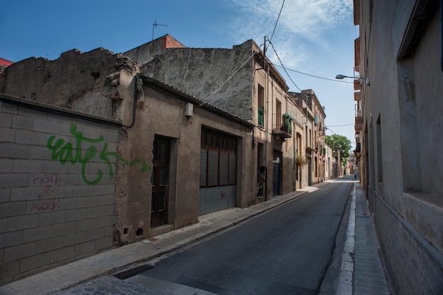 Ulica W Hiszpańskim Mieście Figueres.