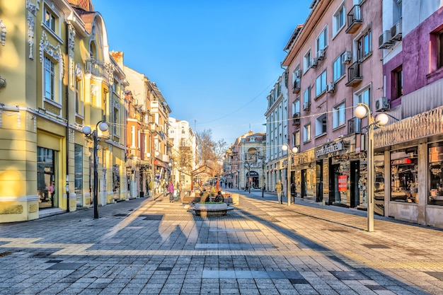 Zdjęcie ulica w mieście na czyste niebo