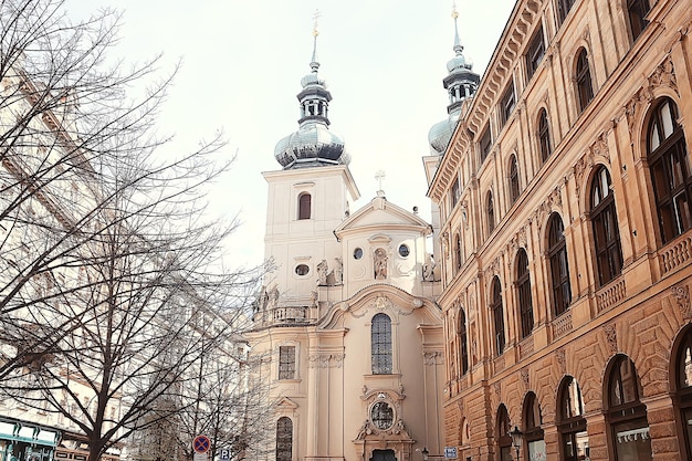 ulica w Pradze czechy / widok krajobrazu w mieście, europejskiej stolicy republiki czeskiej, Zamek Praski