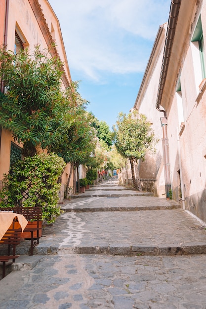 Ulica Z Kolorowymi Domami W Włochy. Letni Oszałamiający Krajobraz