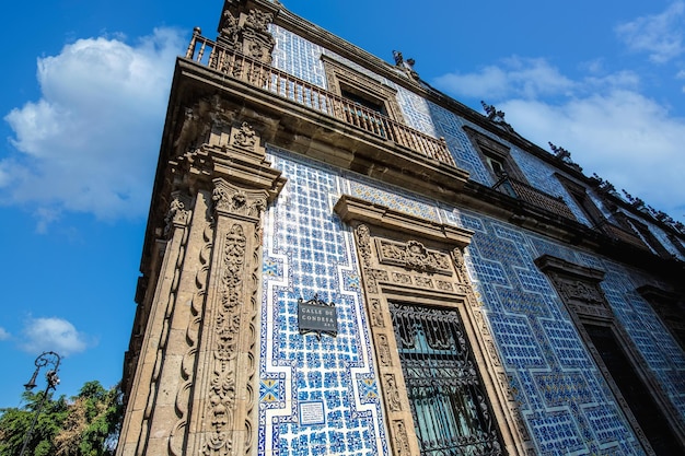 Ulice miasta Meksyk w historycznym centrum w pobliżu placu zocalo