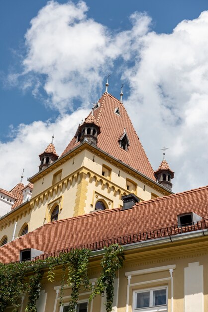 Uliczny widok w Sighisoara, średniowieczny miasteczko Transylvania, RumuniaÂ