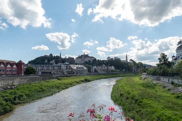 Uliczny widok w Sighisoara, średniowieczny miasteczko Transylvania, RumuniaÂ