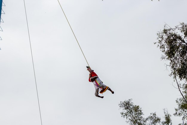 Zdjęcie ulotki danza de los voladores lub papantla, starożytna mezoamerykańska ceremonia przeprowadzana w meksyku