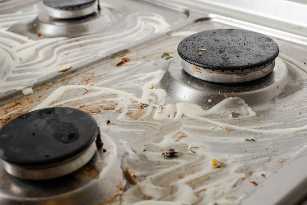 Zdjęcie umyć brudnym mydłem sprzęt kuchenny