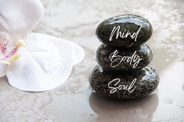 Umysł Ciało i Dusza słowa wyryte na kamieniach Koncepcja zdrowego życia