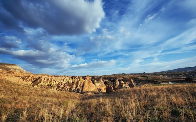 Unikalne formacje geologiczne w dolinie Kapadocji