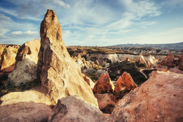 Unikalne formacje geologiczne w dolinie Kapadocji