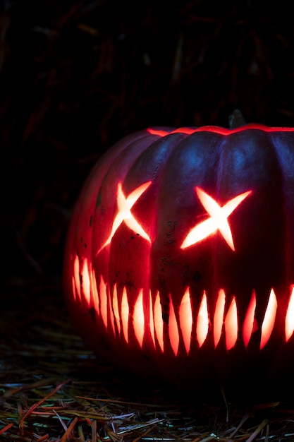 Zdjęcie upiorna rzeźba z dyni na halloween