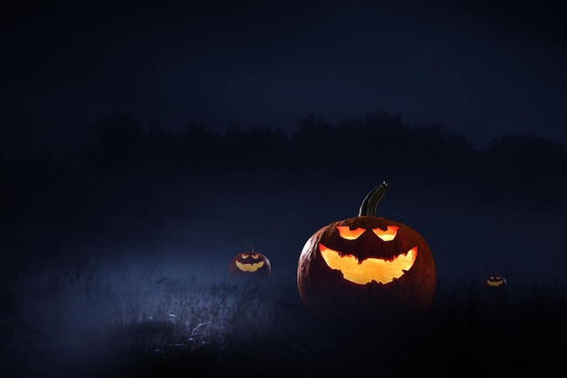 Upiorny I Przerażający Obraz Halloween. Różne środki Przekazu