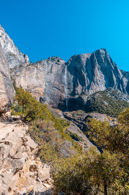 Upper Yosemite Fall od wspinaczki do Yosemite Point w Kalifornii, Stany Zjednoczone