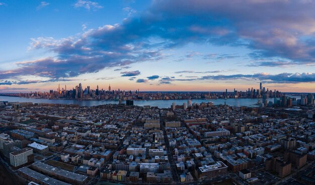 Urban Skyline Midtown Manhattan, Lower Manhattan, Hoboken I Hudson River O Zachodzie Słońca. Nowy Jork, Usa.