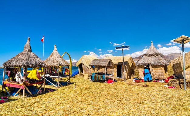 Uros Pływające Wyspy Na Jeziorze Titicaca W Peru