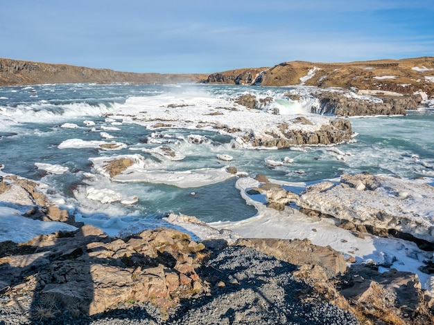 Urridafoss najbardziej obszerny wodospad w kraju na południu w pobliżu głównej drogi Islandii
