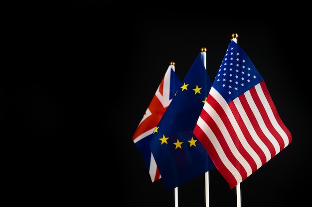 Usa Flaga Europy I Wielkiej Brytanii Konflikt światowy Kryzys I Koncepcja Wojny Sankcje Presja W Polityce Zdjęcie Na Czarnym Tle