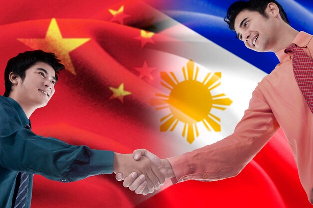 Zdjęcie uścisk ręki z flagą chin i filipin