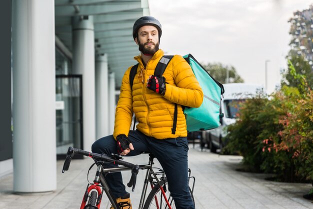 Usługa Dostarczania żywności, Kierowca Dostarczający żywność Klientom Rowerem - Koncepcje Dotyczące Transportu, Dostawy żywności I Technologii