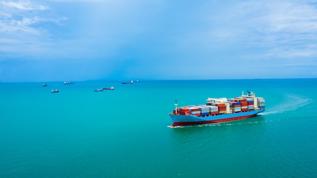 Usługi biznesowe i spedycja kontenerów towarowych transport import i eksport międzynarodowego lotu ptaka