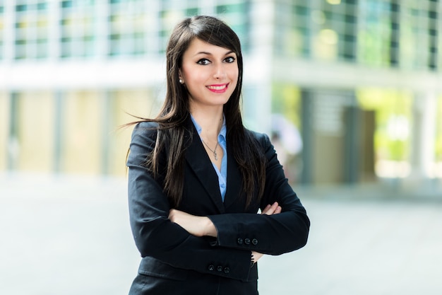 Uśmiechnięta bizneswomanu poirtrait