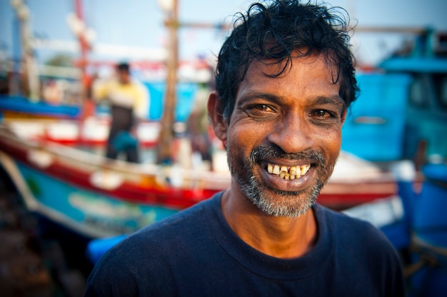 Uśmiechnięty Rybak Sri Lanki