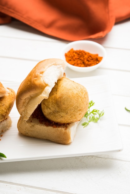 Vada Pav LUB Wada Pao to indyjski LUB Desi Burger, to przydrożne danie typu fast food z Maharashtry. Selektywne skupienie