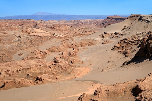 Valle de la Luna lub Dolina Księżyca na pustyni Atacama w północnym Chile, najsuchszej niepolarnej pustyni na świecie