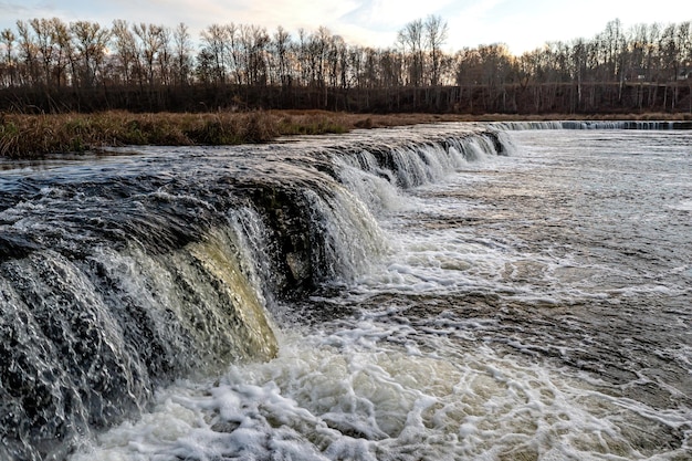 Venta Szybki wodospad Ventas Rumba najszerszy wodospad w Europie Kuldiga Łotwa