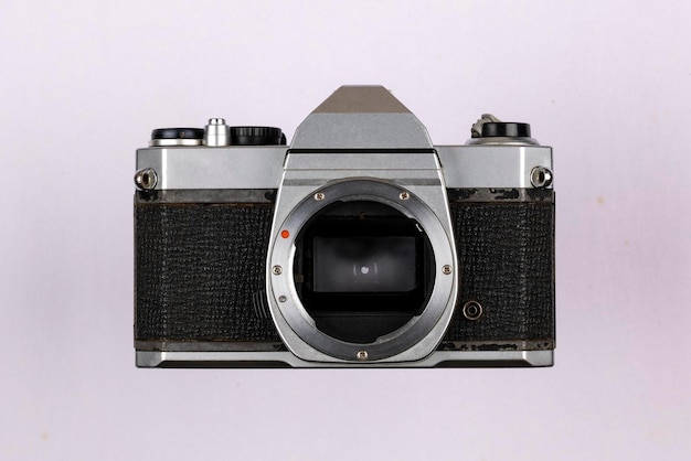 Vintage kamera filmowa izolowana na białym tle