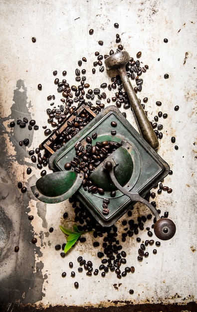 Zdjęcie vintage młynek do kawy z tłuczkiem