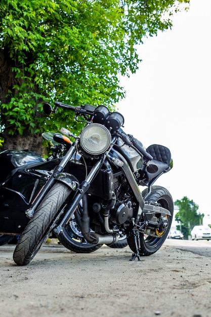 Vintage Motocykl Parking Na Drodze. Widok Z Boku, Z Bliska