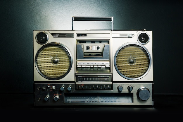 Vintage Radio Boombox Na Ciemnym Tle