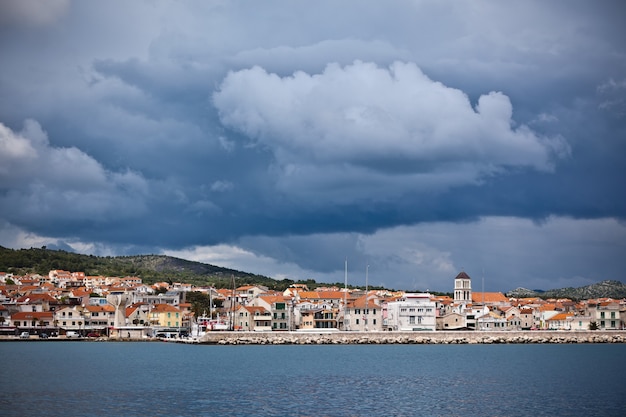 Vodice To Małe Historyczne Miasteczko Na Wybrzeżu Adriatyku W Chorwacji