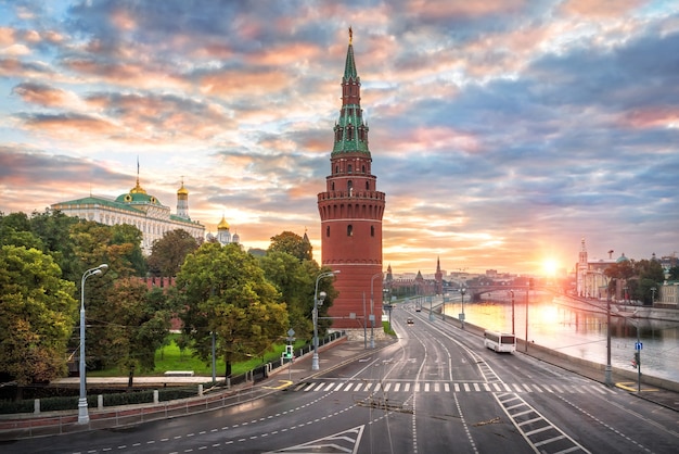 Vodovzvodnaya i inne wieże i świątynie Kremla