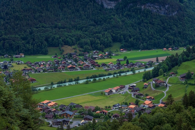 W pobliżu Meiringen Szwajcaria kilka widoków na wodospady Reichenbach