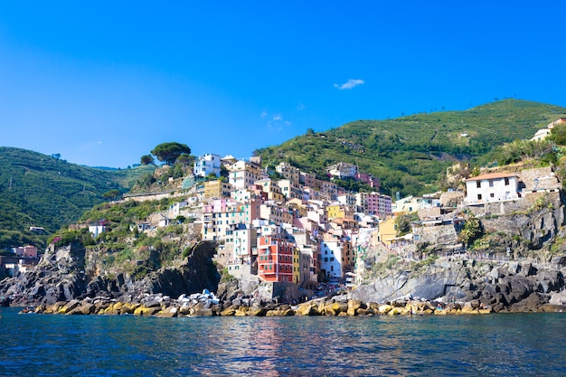 W Rejonie Cinque Terre, Rio Maggiore Jest Jednym Z Najpiękniejszych Miasteczek Ze Względu Na Rozmieszczenie Wiejskich Domów W Kształcie Litery V