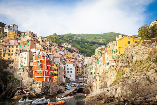 W rejonie Cinque Terre, Rio Maggiore jest jednym z najpiękniejszych miasteczek ze względu na rozmieszczenie wiejskich domów w kształcie litery V