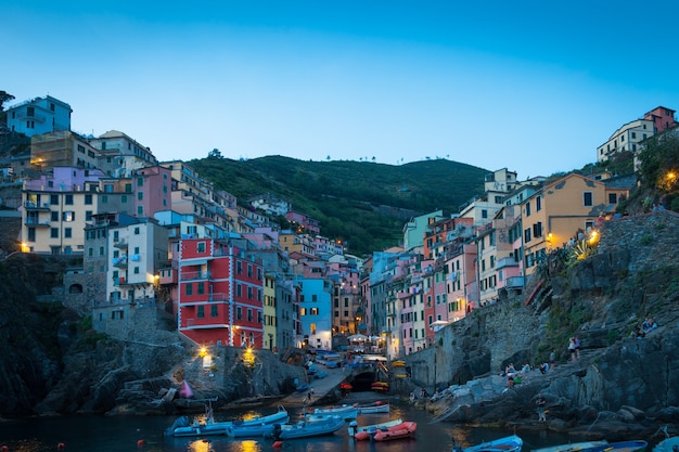 W rejonie Cinque Terre, Rio Maggiore to jedno z najpiękniejszych miasteczek - Niebieska Godzina