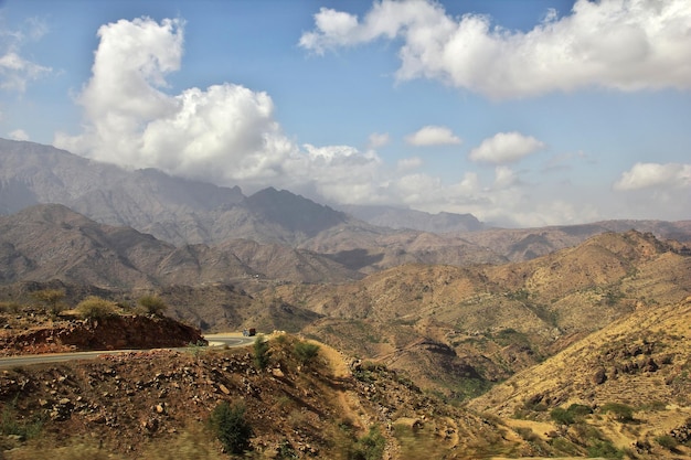 Wadi Sara w górach Jemen