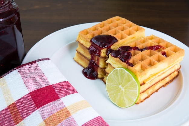 Wafle z dżemem