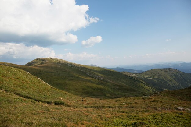 Wakacje na weekend Podróż przez piękne zielone góry