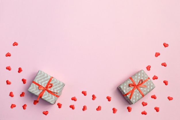 Walentynki tła Pudełko, czerwone serca i walentynkowa karta