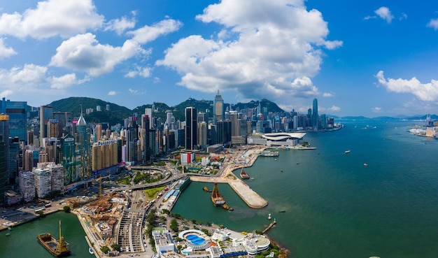 Wan Chai, Hongkong, 03 września 2019 r.: Dron przelatuje nad miastem Hongkong