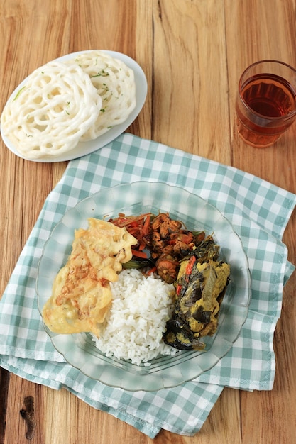 Warung Tegal Menu Ryż z różnymi dodatkami Popularny w Indonezji z niską ceną