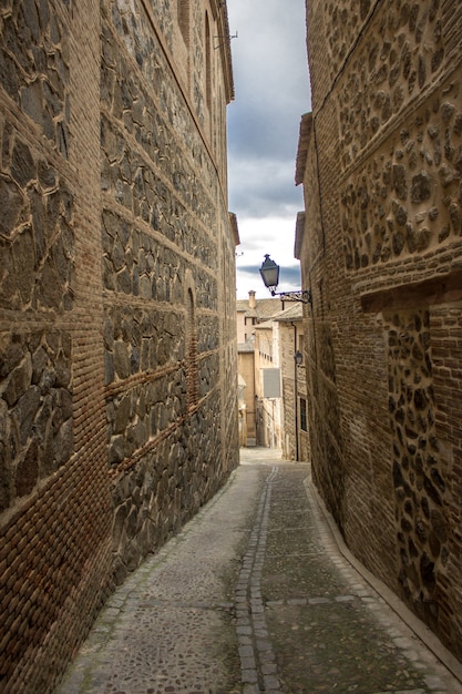 Zdjęcie wąska ulica w toledo