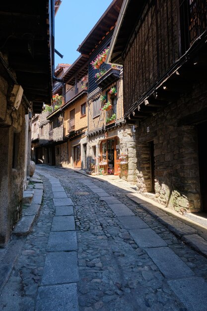 Wąskie brukowane uliczki La Alberca, małego miasteczka w Hiszpanii.