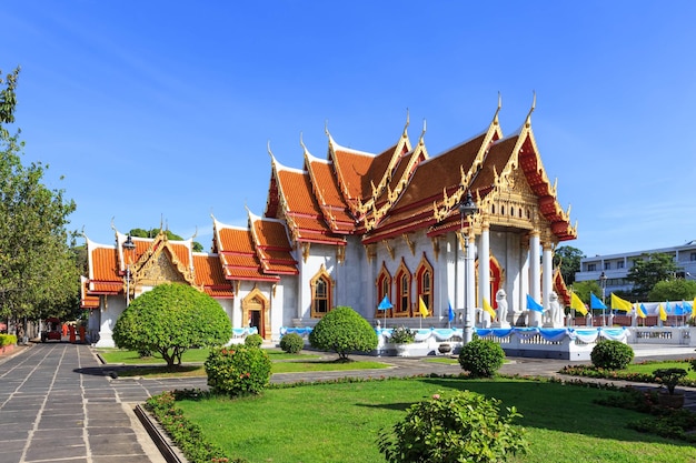 Wat Benchamabophit lub marmurowa świątynia w Bangkoku w Tajlandii