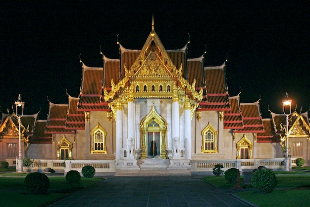 Wat Benchamabophit Świątynia Marbel w nocy Tajlandia Siam Bangkok