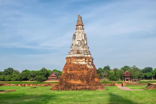 Wat Chaiwatthanaram jest przy Dziejowym parkiem przy Ayutthaya., Tajlandia.