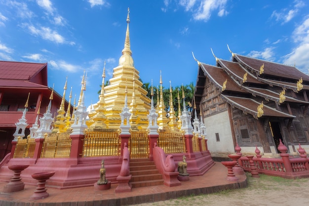 Wat Phan Tao to piękna stara świątynia w prowincji Chiang Mai Chiag Mai Tajlandia